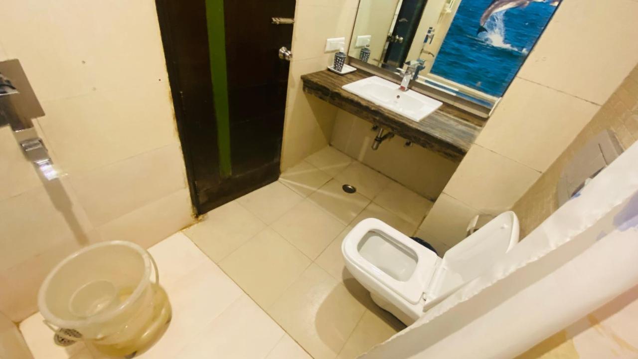 Hotel Landmark Chandīgarh Extérieur photo