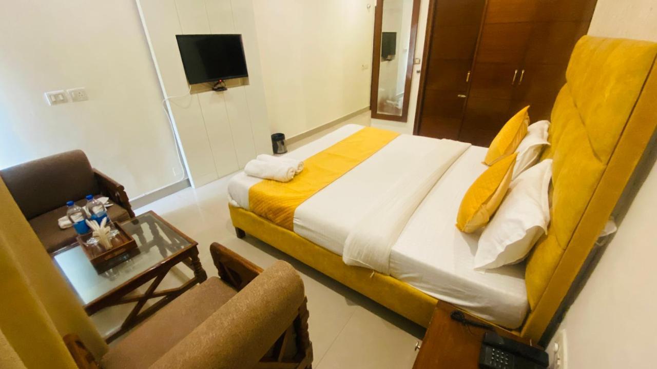 Hotel Landmark Chandīgarh Extérieur photo