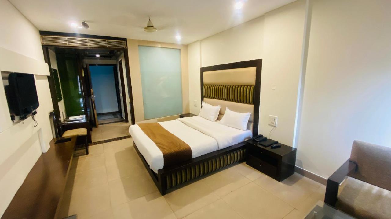 Hotel Landmark Chandīgarh Extérieur photo