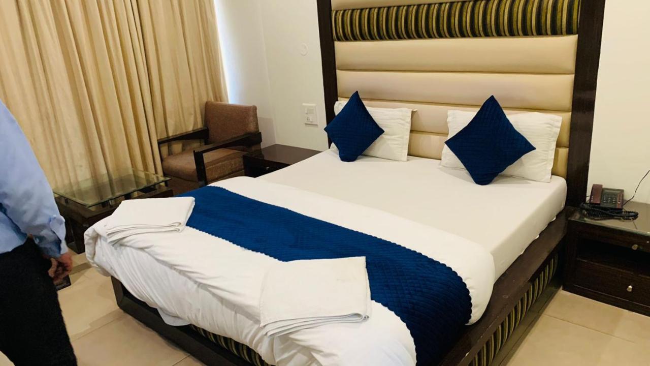 Hotel Landmark Chandīgarh Extérieur photo