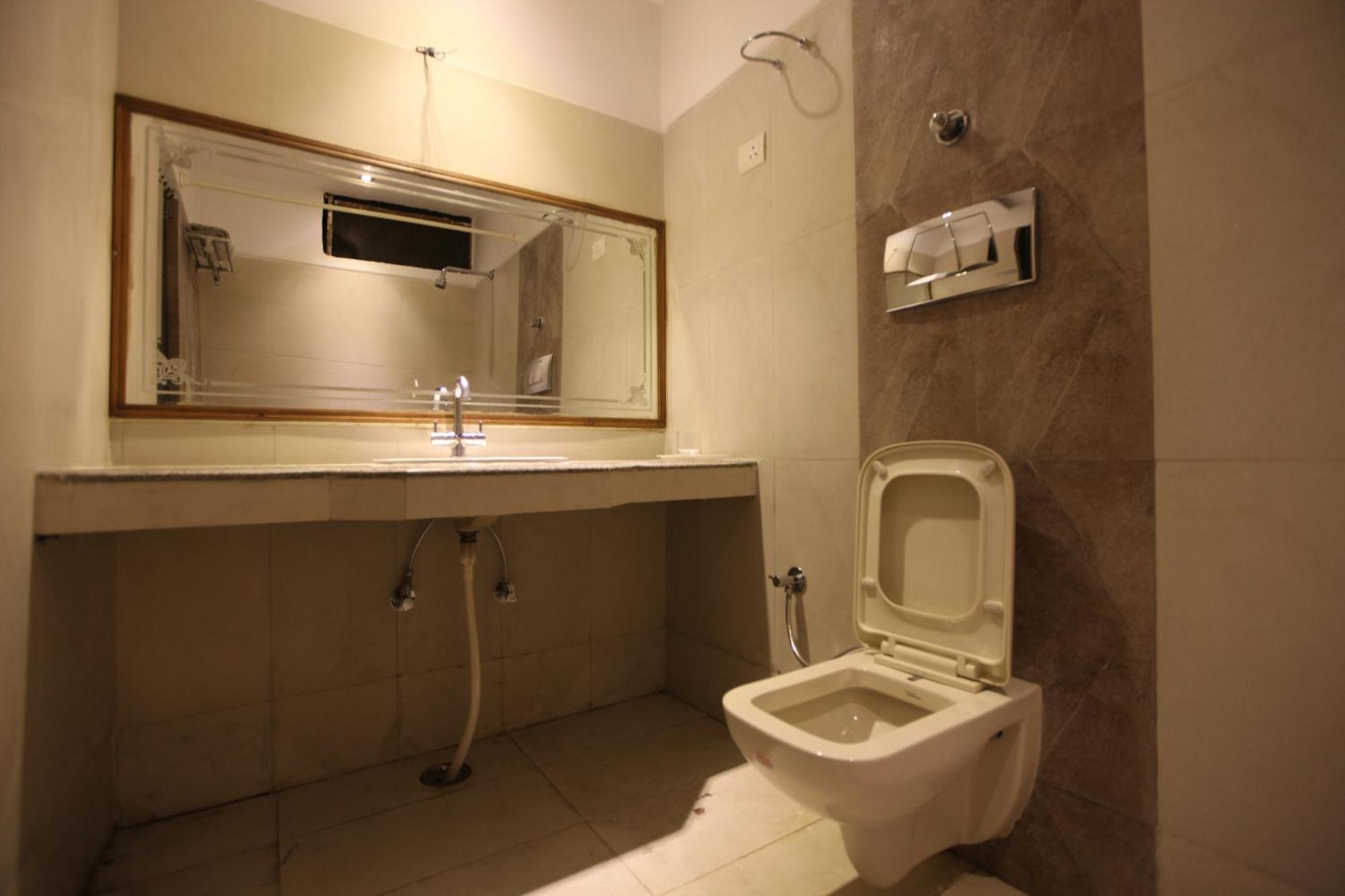 Hotel Landmark Chandīgarh Extérieur photo