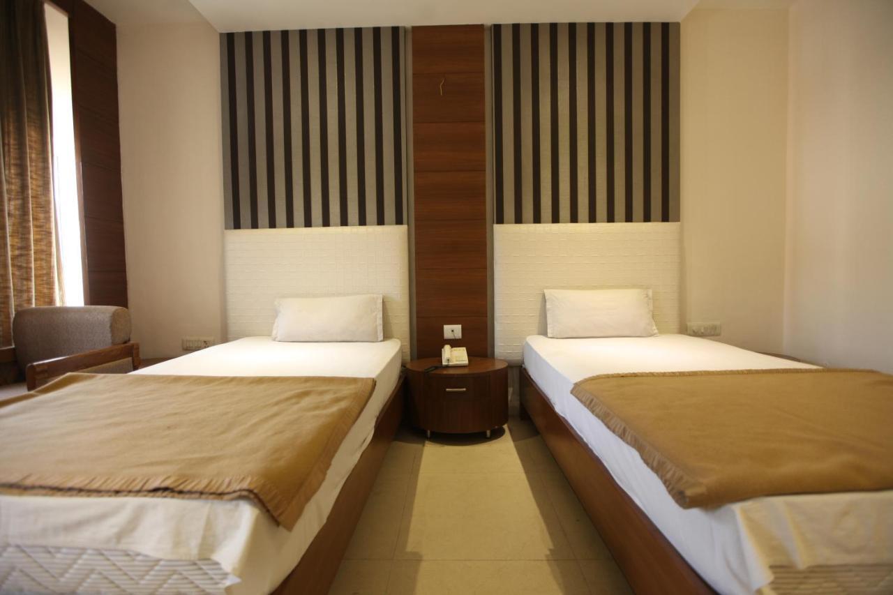Hotel Landmark Chandīgarh Extérieur photo
