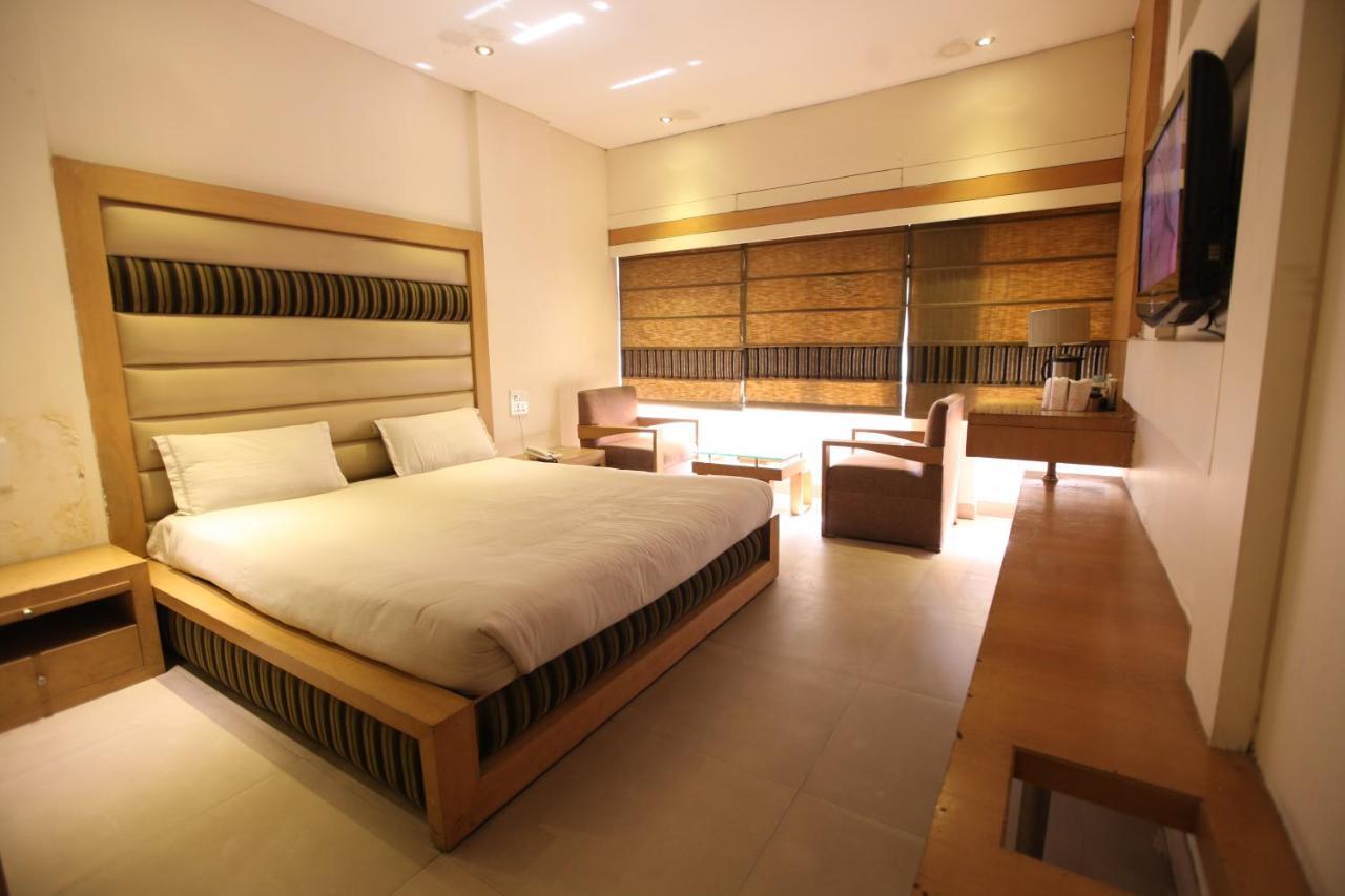 Hotel Landmark Chandīgarh Extérieur photo